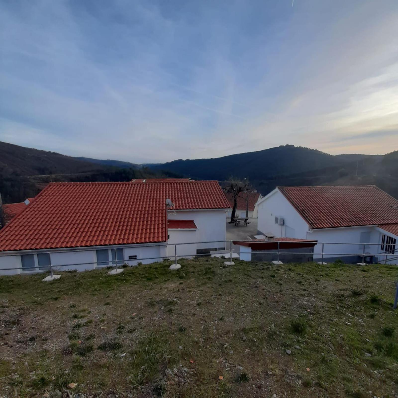 Вілла Casas Da Escola - "A Escola" - Meas Пампілльоза-да-Серра Екстер'єр фото
